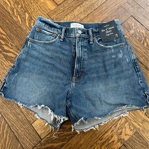 Abercrombie curve love 4” mom short size 28